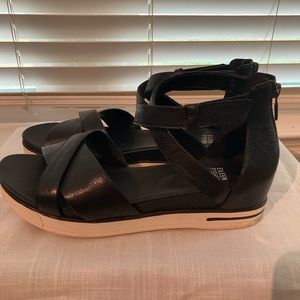 Eileen Fisher black leather sandals size 9